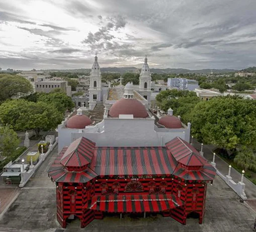 Vista de la Catedral y el Parque de Bombas desde Vistas, Ponce